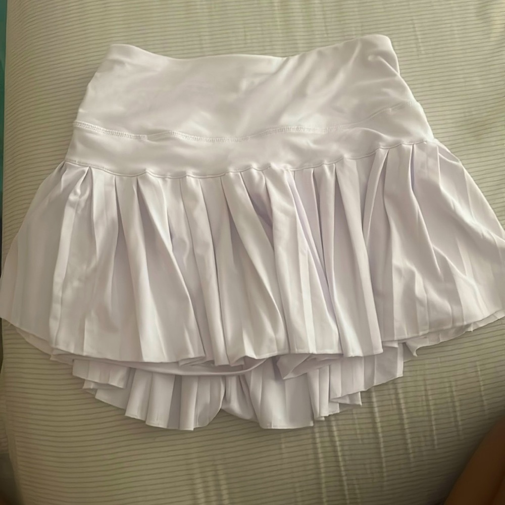 Size small white pleated tennis skirts w/ built in pockets
